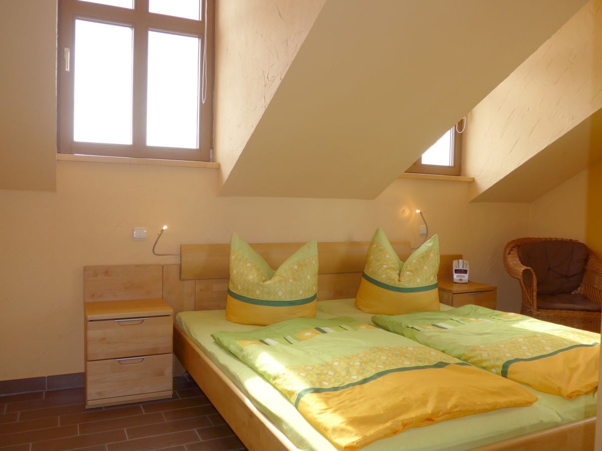Schlafzimmer mit Doppelbett