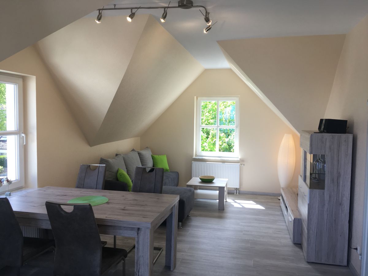 Wohnzimmer mit Essbereich